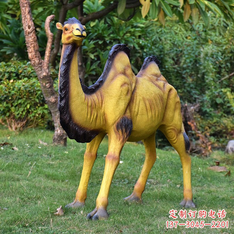 广西公园园林仿真站立的骆驼雕塑