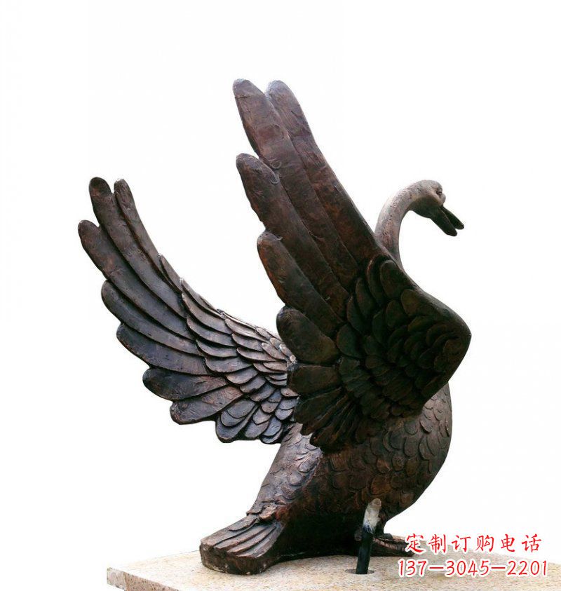 广西欣赏翱翔的天鹅铜雕