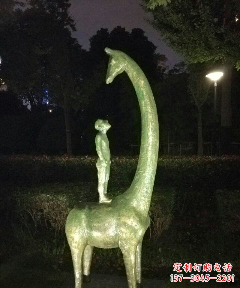 广西壮观绝伦的长颈鹿雕塑
