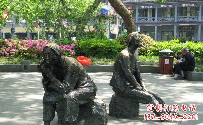 广西充满深情的老人铜雕