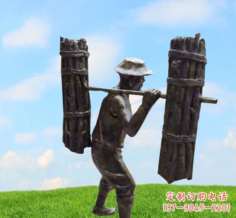 广西精美老人铜雕,传承古代挑柴精神