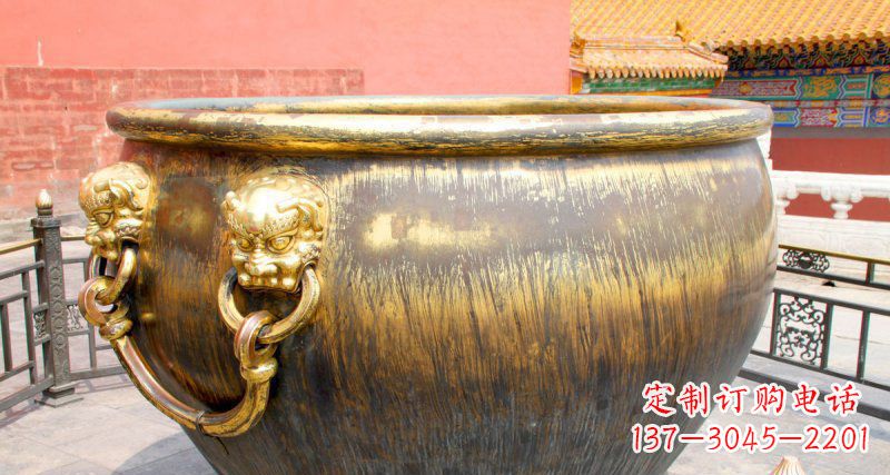 广西故宫圆形水缸铜雕