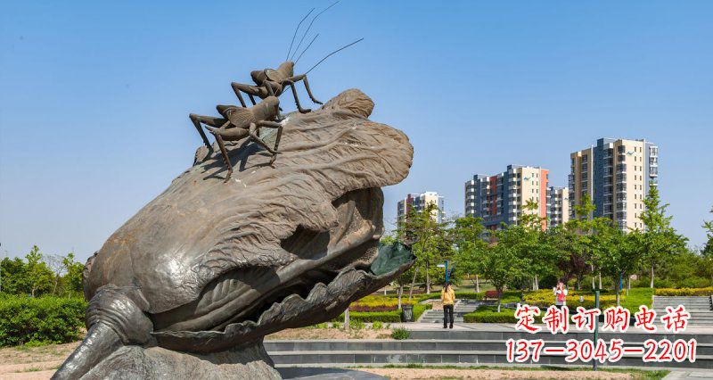 广西广场白菜和蚂蚱景观铜雕