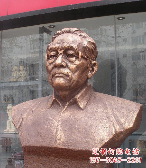广西以巴金头像为原型打造的高贵铜雕艺术
