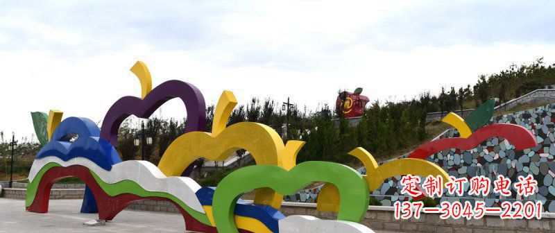 广西广场艺术:不锈钢抽象彩色苹果雕塑