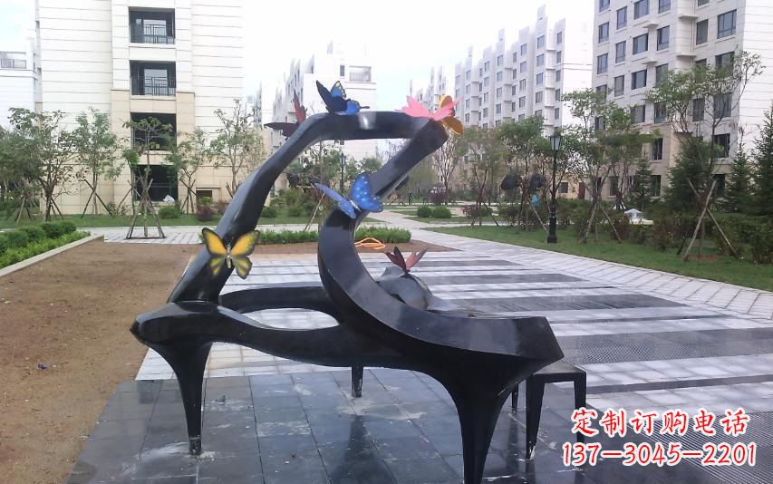 广西广场不锈钢抽象钢琴雕塑