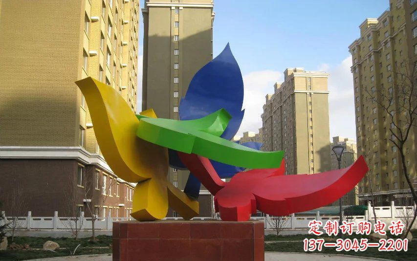 广西造型精美的不锈钢树叶雕塑