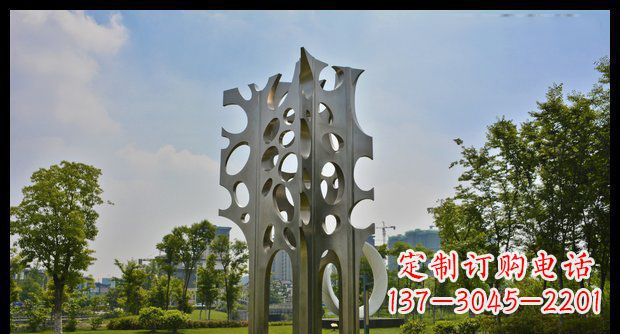 广西广场不锈钢抽象松树雕塑