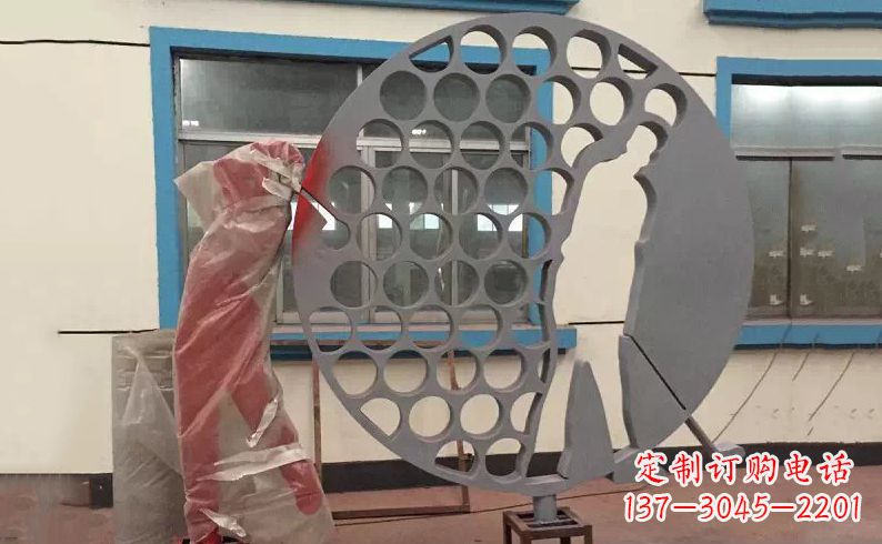 广西广场不锈钢打高尔夫球雕塑 (2)