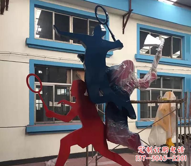 广西广场不锈钢打羽毛球雕塑2