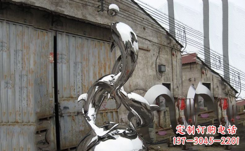 广西海洋精灵的象征:汇中领雕塑出品的不锈钢海豚雕塑