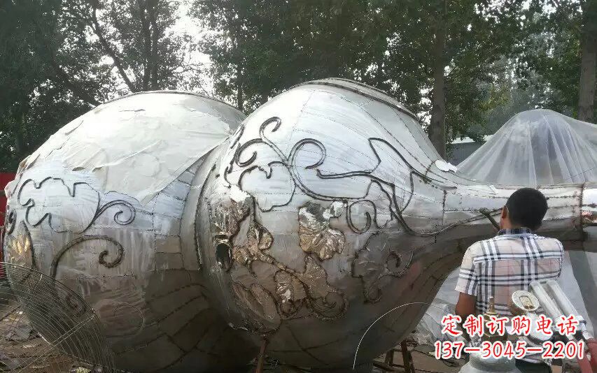 广西广场不锈钢葫芦雕塑