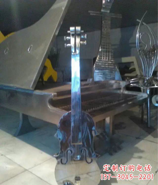 广西中领雕塑:优雅音乐之旅,为您带来不锈钢吉他景观雕塑!