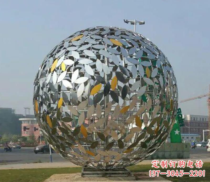 广西华丽曼妙的不锈钢树叶镂空球雕塑