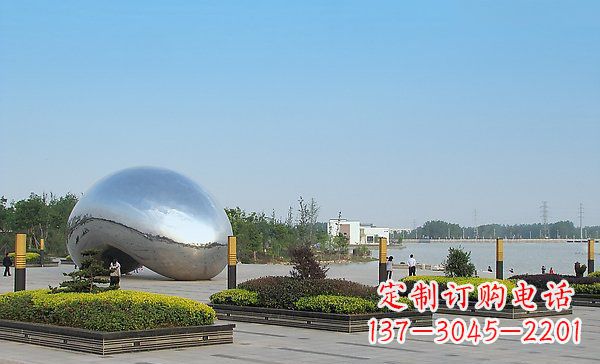 广西华丽而唯美的不锈钢水滴雕塑