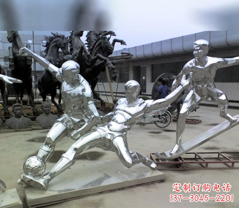 广西中领雕塑定制的不锈钢足球运动雕塑