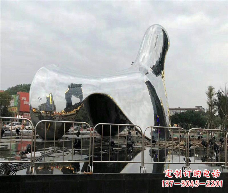 广西中领雕塑推出一款精美的抽象鸽子雕塑,专为…