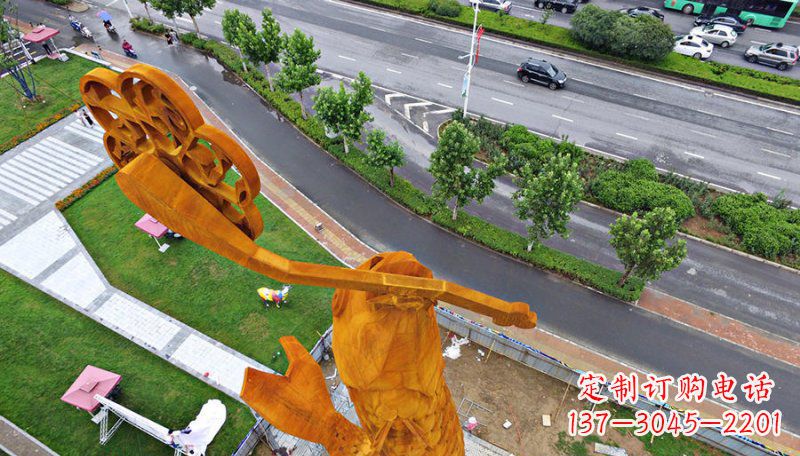 广西广场叼着钥匙的鱼景观铜雕
