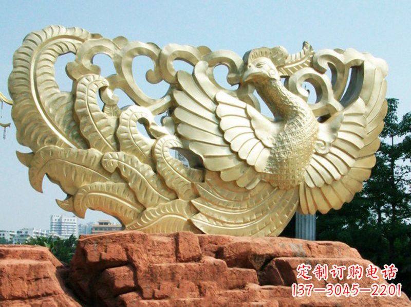广西欣赏瑰丽的凤凰铜雕