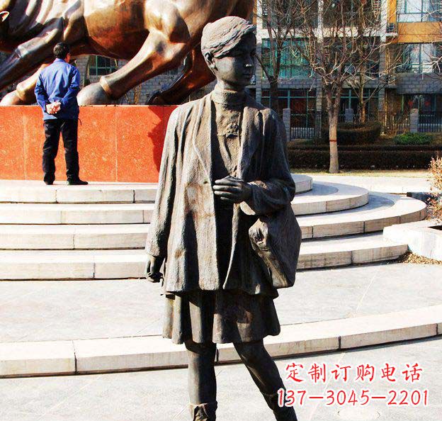 广西广场逛街的女孩人物铜雕