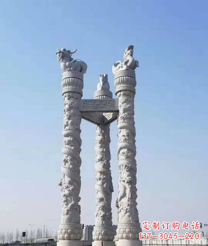 广西领雕塑:十二生肖石柱多彩景观