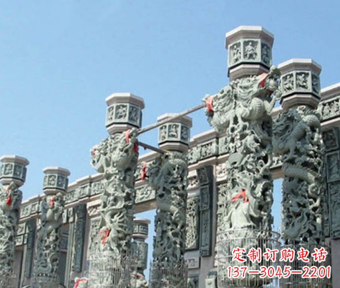 广西青石龙柱雕塑,装点热闹的广场景观