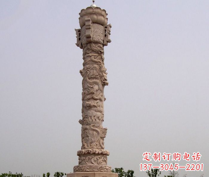 广西领雕塑制作精美的红石龙柱雕塑