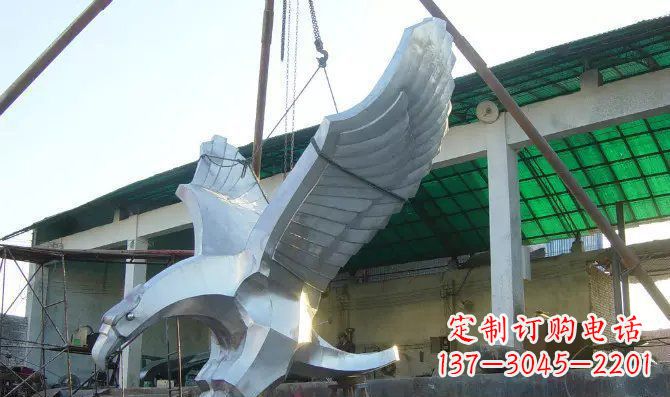 广西广场老鹰不锈钢雕塑