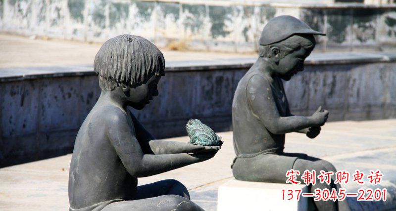 广西广场拿着青蛙的儿童景观铜雕