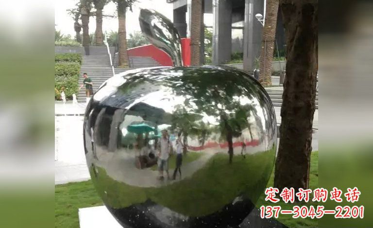 广西新奇优雅的苹果雕塑