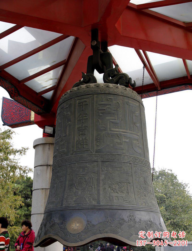 广西中领雕塑:千年吉祥铜钟雕塑