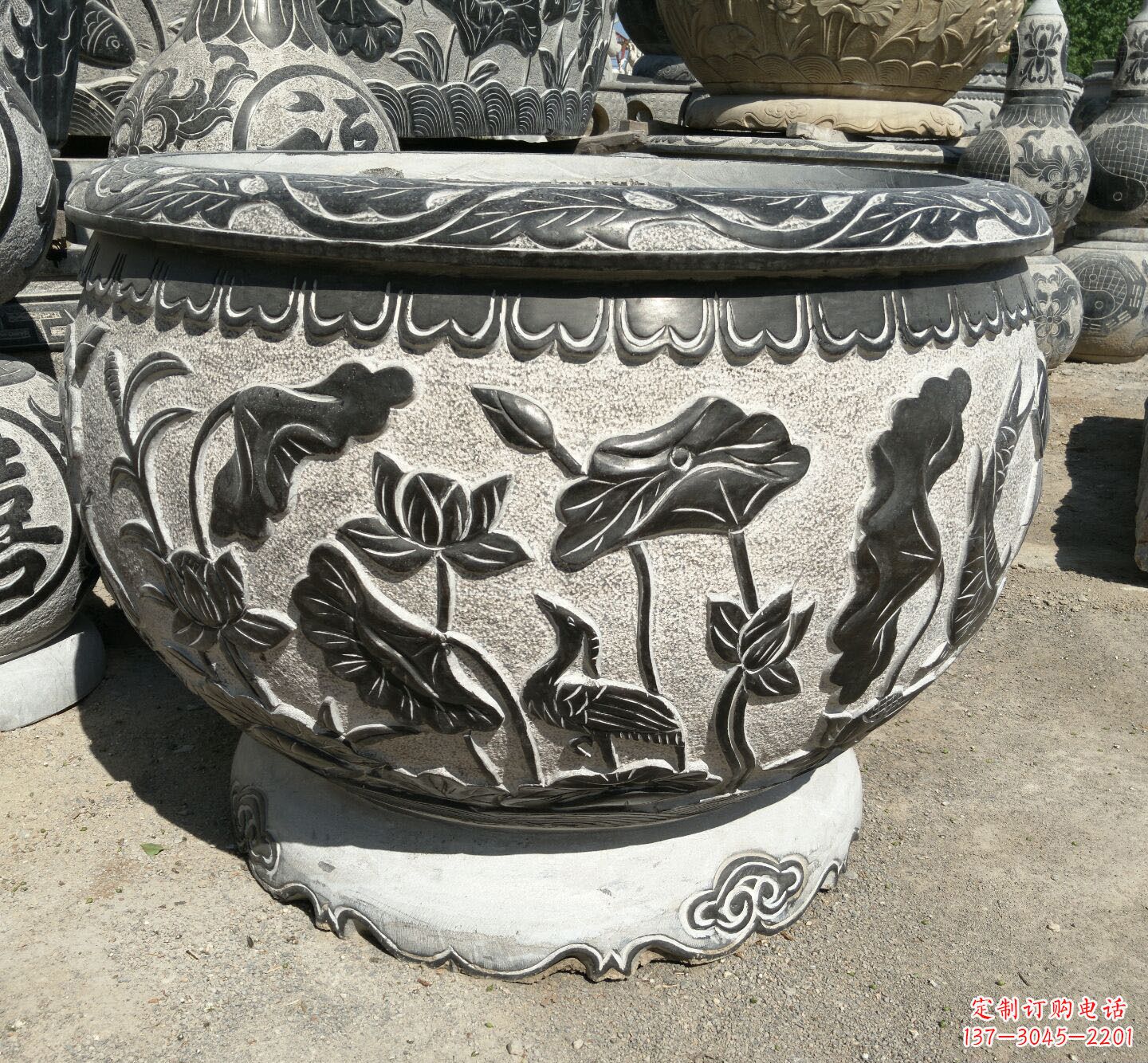 广西青石花盆雕塑,定制精美雕塑装点空间