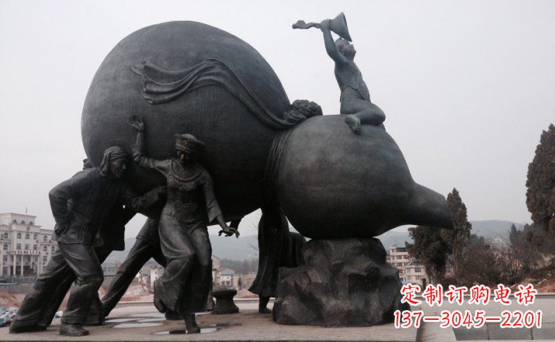 广西广场少数民族人物和大葫芦景观铜雕