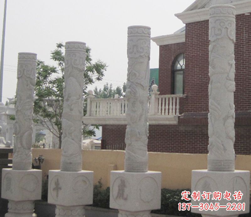 广西历久弥新的圆润十二生肖雕塑
