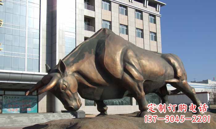 广西广场拓荒牛铜雕