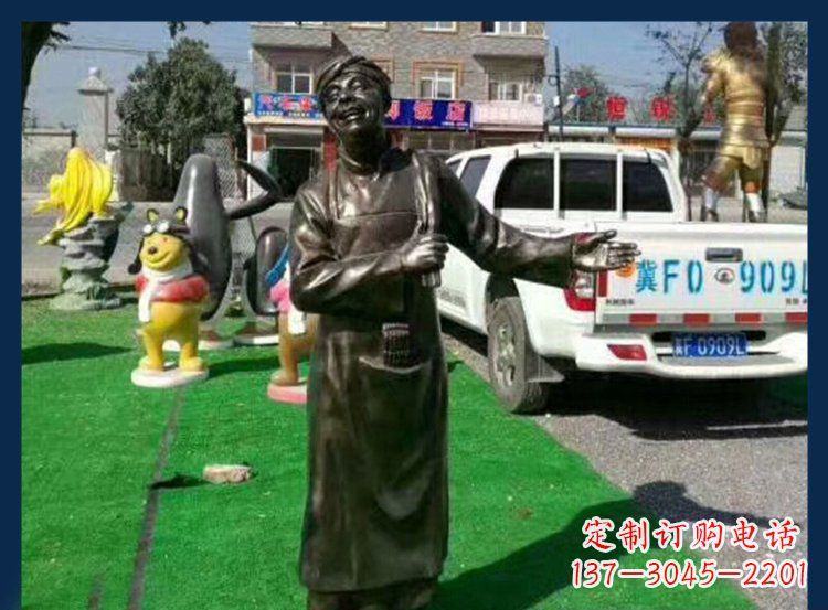 广西广场铜雕店小二人物雕塑 (2)
