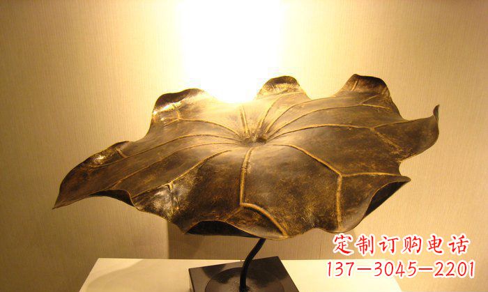 广西深受人们喜爱的铜雕荷叶雕塑,由贵金属精铸…
