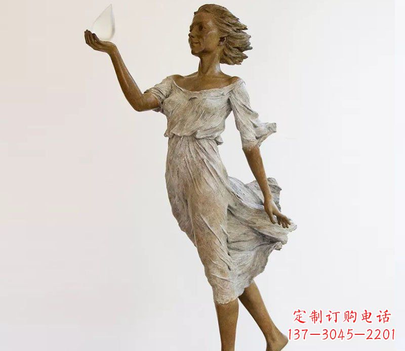 广西广场铜雕西方美女玩耍人物雕塑