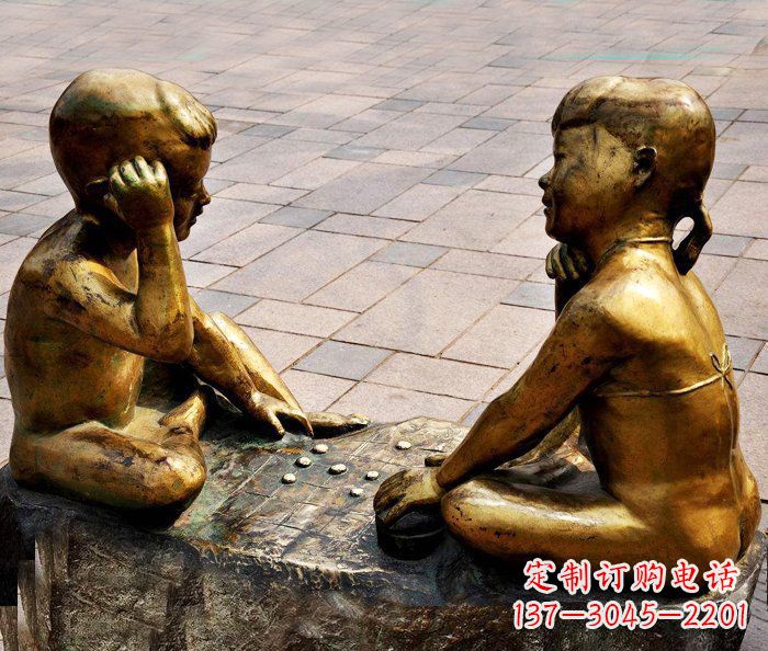 广西广场下围棋的小孩小品铜雕