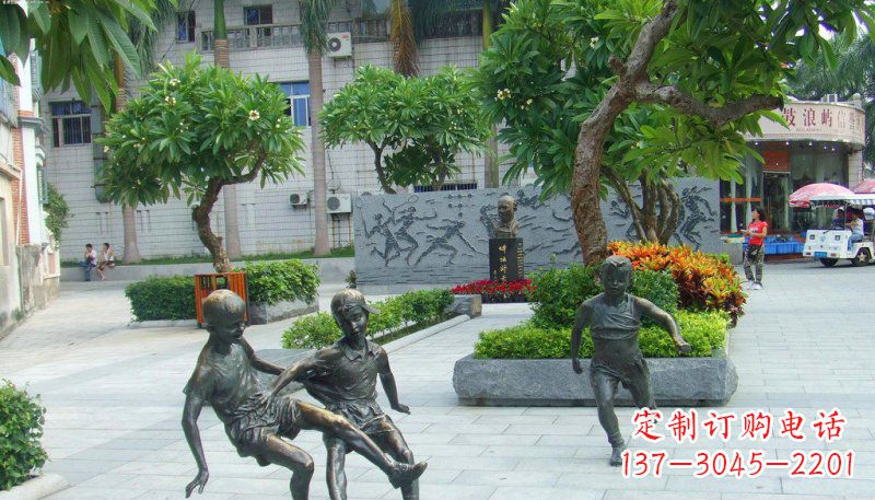 广西匠心细作,精致铜雕足球小孩