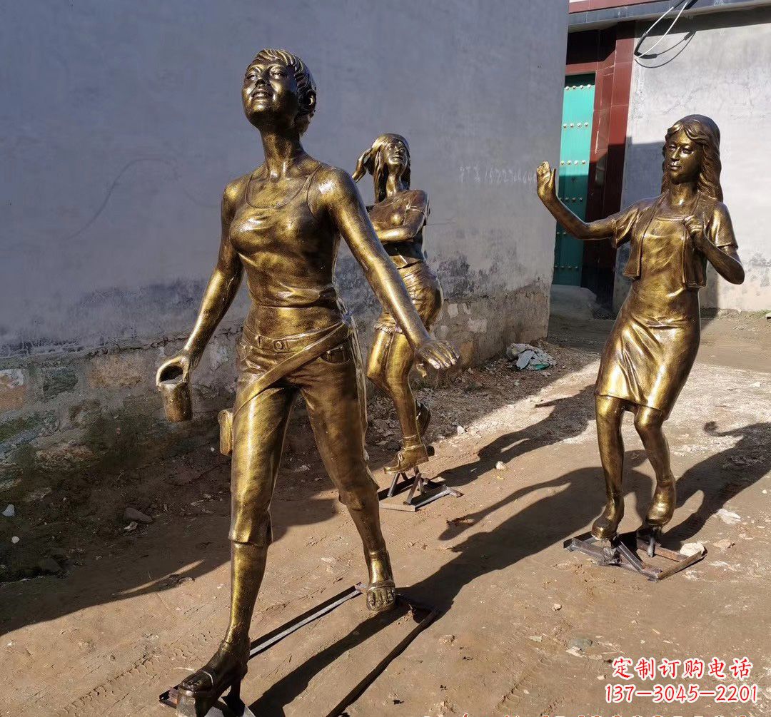 广西逛街美女人物铜雕