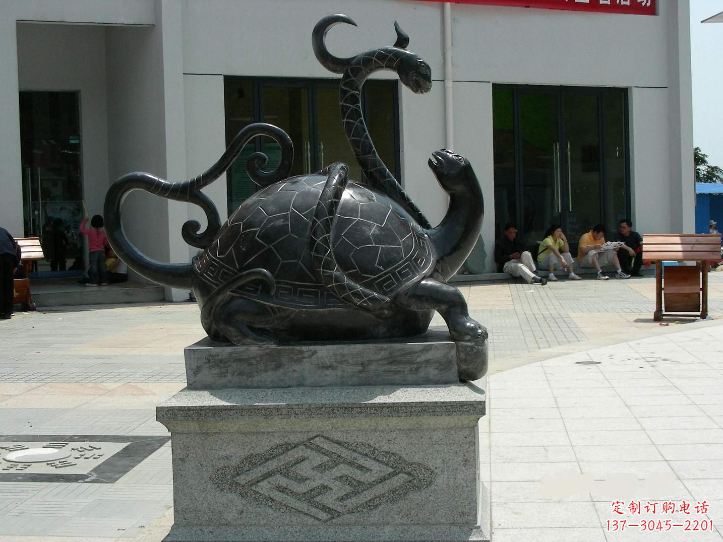 广西龟蛇铜雕-为城市广场增添神话动物雕塑美景