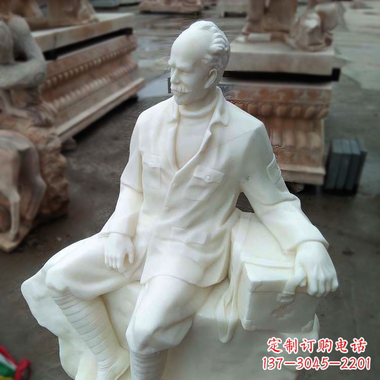 广西经典白求恩坐姿雕塑