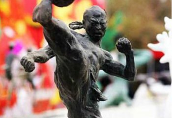 广西足球雕塑：展现无限自由