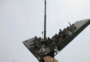 广西充满激情的足球队人物铜雕