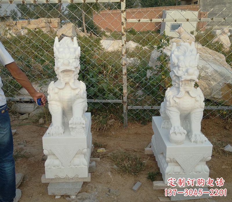 广西汉白玉踩球麒麟门口镇宅招财石雕