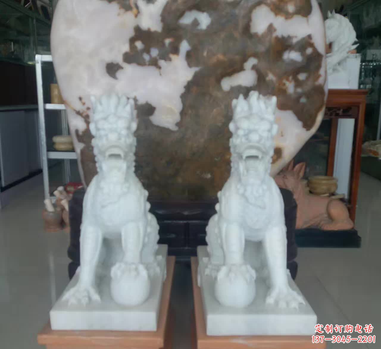 广西汉白玉踩球麒麟石雕