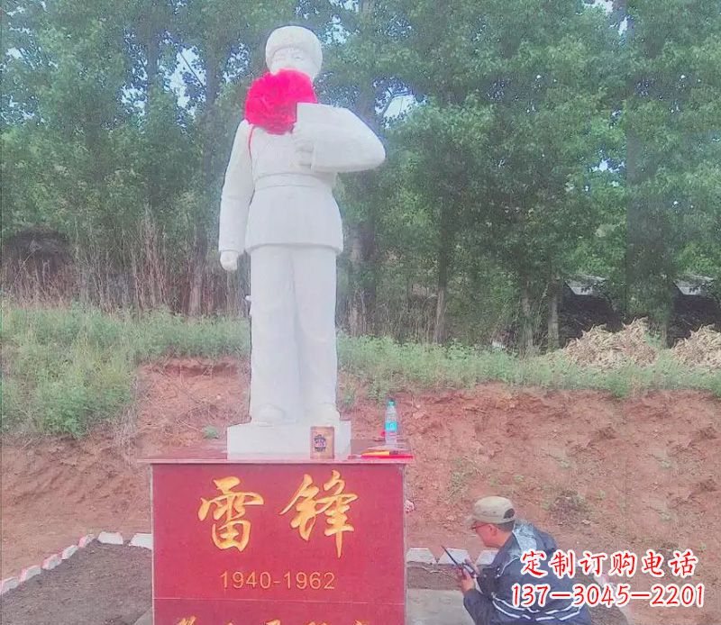 广西珍贵的白玉雷锋雕塑