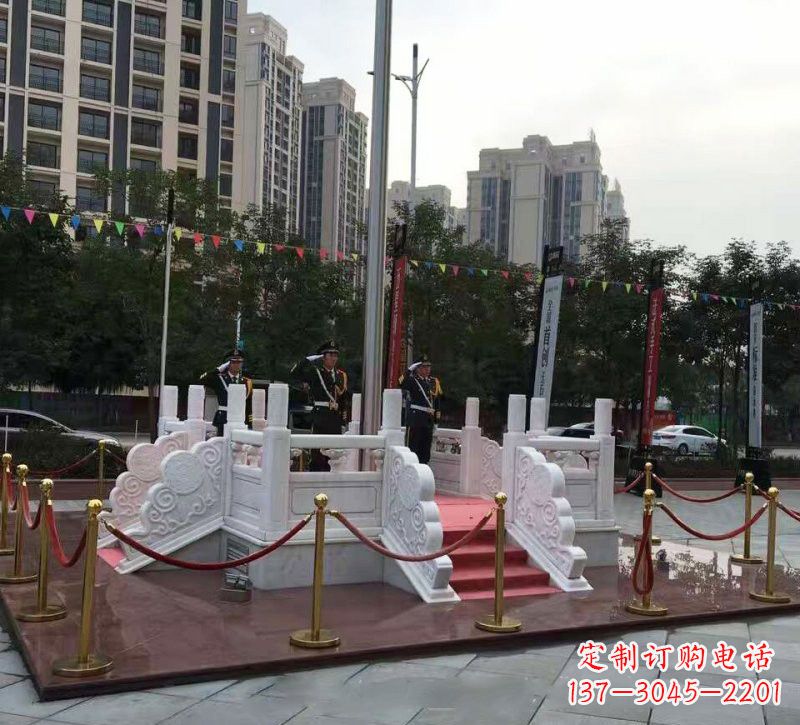广西特色国旗雕塑,汉白玉企业升旗台