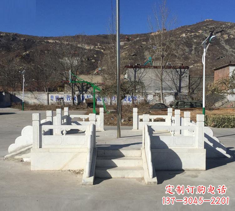 广西汉白玉雕刻的精致升旗台